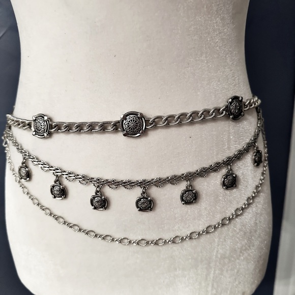 St John Boutique Silver Belt with 3 Chain Strands - Picture 2 of 6